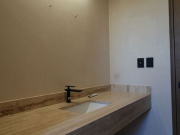 CASA EN VENTA EN MÉRIDA EN PRIVADA NORTEMERIDA CON ACABADOS DE LUJO CON ALBERCA