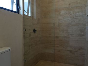 CASA EN VENTA EN MÉRIDA EN PRIVADA NORTEMERIDA CON ACABADOS DE LUJO CON ALBERCA