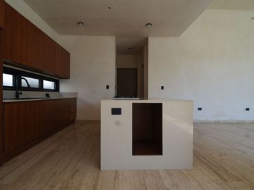 CASA EN VENTA EN MÉRIDA EN PRIVADA NORTEMERIDA CON ACABADOS DE LUJO CON ALBERCA