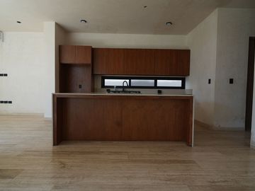 CASA EN VENTA EN MÉRIDA EN PRIVADA NORTEMERIDA CON ACABADOS DE LUJO CON ALBERCA