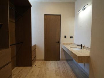 CASA EN VENTA EN MÉRIDA EN PRIVADA NORTEMERIDA CON ACABADOS DE LUJO CON ALBERCA