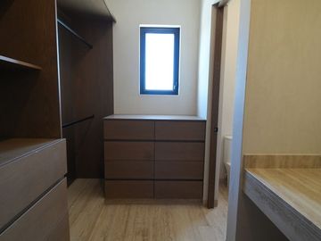 CASA EN VENTA EN MÉRIDA EN PRIVADA NORTEMERIDA CON ACABADOS DE LUJO CON ALBERCA