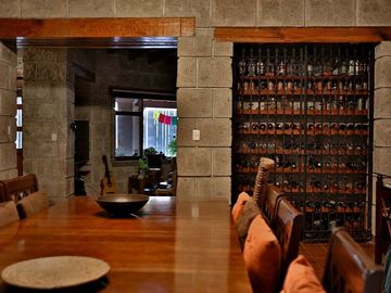EN PRIVADA JURICA CASA EN VENTA, UNA PLANTA EN 2 TERRENOS CON ALBERCA