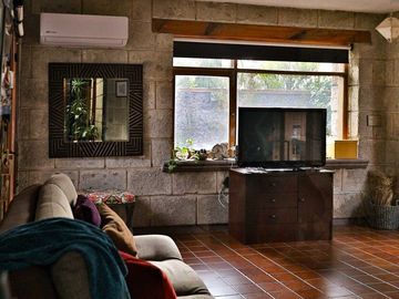 EN PRIVADA JURICA CASA EN VENTA, UNA PLANTA EN 2 TERRENOS CON ALBERCA