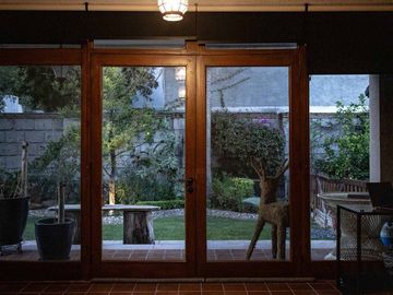 EN PRIVADA JURICA CASA EN VENTA, UNA PLANTA EN 2 TERRENOS CON ALBERCA