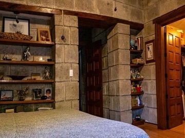 EN PRIVADA JURICA CASA EN VENTA, UNA PLANTA EN 2 TERRENOS CON ALBERCA