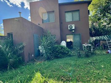 Casa en  Funes de dos dormitorios con patio