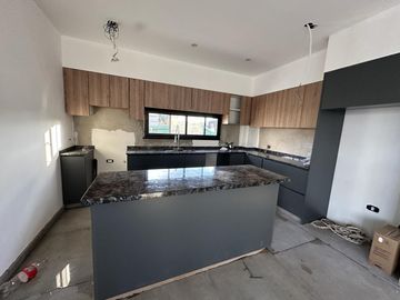Casa en venta en Barrio Cerrado El Aljibe - 6 Ambientes