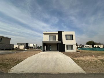 Casa en venta en Barrio Cerrado El Aljibe - 6 Ambientes
