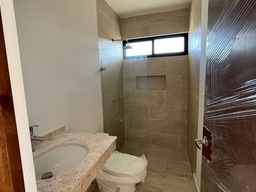 Casa en venta de 1 planta y 3 Recamaras en Privada Inara en Cholul, Mérida Yuc.