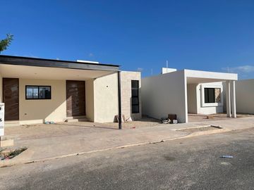 Casa en venta de 1 planta y 3 Recamaras en Privada Inara en Cholul, Mérida Yuc.