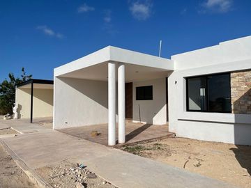 Casa en venta de 1 planta y 3 Recamaras en Privada Inara en Cholul, Mérida Yuc.
