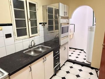 Departamento de 2 dormitorios con patio, Corrientes al 100, Barrio Norte
