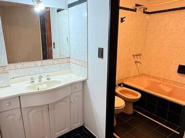 Departamento de 2 dormitorios con patio, Corrientes al 100, Barrio Norte