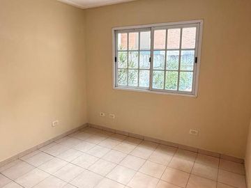 Departamento de 2 dormitorios con patio, Corrientes al 100, Barrio Norte