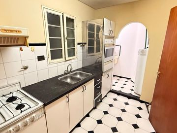 Departamento de 2 dormitorios con patio, Corrientes al 100, Barrio Norte