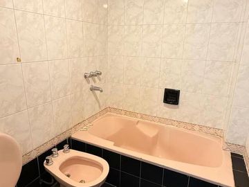 Departamento de 2 dormitorios con patio, Corrientes al 100, Barrio Norte