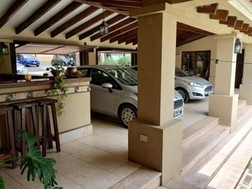 EN VENTA COUNTRY EL BOSQUE CASA CATEGORÍA 2 PLANTAS 5 DORMITORIOS  ZONA NORTE