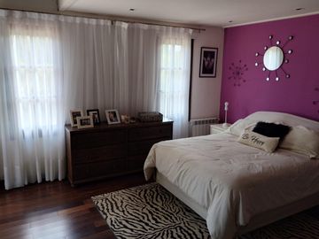 EN VENTA COUNTRY EL BOSQUE CASA CATEGORÍA 2 PLANTAS 5 DORMITORIOS  ZONA NORTE