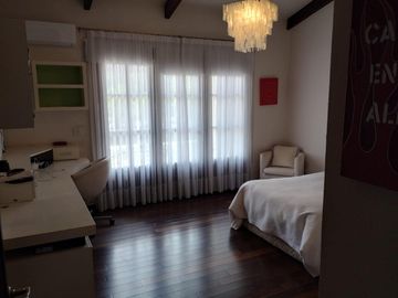 EN VENTA COUNTRY EL BOSQUE CASA CATEGORÍA 2 PLANTAS 5 DORMITORIOS  ZONA NORTE