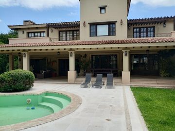 EN VENTA COUNTRY EL BOSQUE CASA CATEGORÍA 2 PLANTAS 5 DORMITORIOS  ZONA NORTE