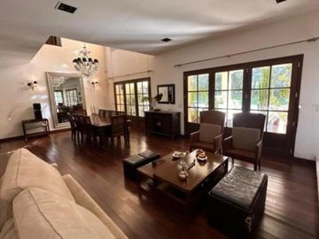EN VENTA COUNTRY EL BOSQUE CASA CATEGORÍA 2 PLANTAS 5 DORMITORIOS  ZONA NORTE