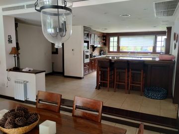 EN VENTA COUNTRY EL BOSQUE CASA CATEGORÍA 2 PLANTAS 5 DORMITORIOS  ZONA NORTE