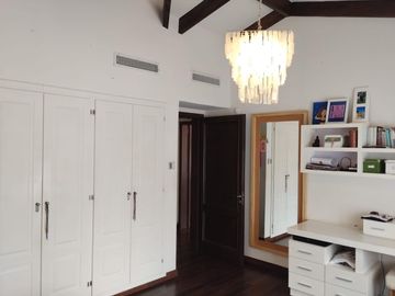 EN VENTA COUNTRY EL BOSQUE CASA CATEGORÍA 2 PLANTAS 5 DORMITORIOS  ZONA NORTE