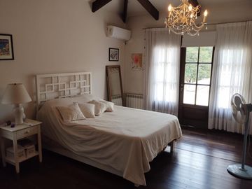 EN VENTA COUNTRY EL BOSQUE CASA CATEGORÍA 2 PLANTAS 5 DORMITORIOS  ZONA NORTE
