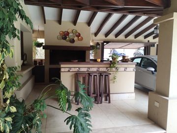 EN VENTA COUNTRY EL BOSQUE CASA CATEGORÍA 2 PLANTAS 5 DORMITORIOS  ZONA NORTE