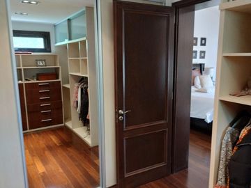 EN VENTA COUNTRY EL BOSQUE CASA CATEGORÍA 2 PLANTAS 5 DORMITORIOS  ZONA NORTE