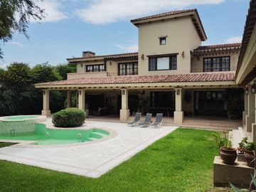 EN VENTA COUNTRY EL BOSQUE CASA CATEGORÍA 2 PLANTAS 5 DORMITORIOS  ZONA NORTE