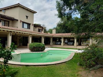 EN VENTA COUNTRY EL BOSQUE CASA CATEGORÍA 2 PLANTAS 5 DORMITORIOS  ZONA NORTE