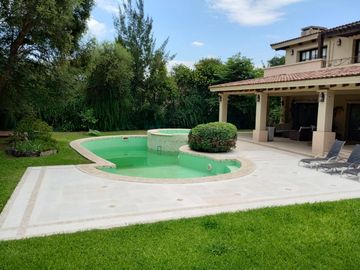 EN VENTA COUNTRY EL BOSQUE CASA CATEGORÍA 2 PLANTAS 5 DORMITORIOS  ZONA NORTE