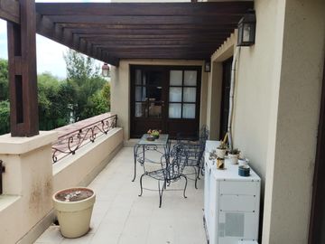 EN VENTA COUNTRY EL BOSQUE CASA CATEGORÍA 2 PLANTAS 5 DORMITORIOS  ZONA NORTE