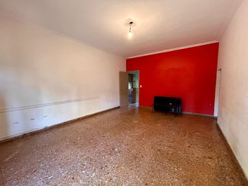 PH AL FRENTE CON JARDIN Y QUINCHO EN SAN MARTIN - APTO CREDITO