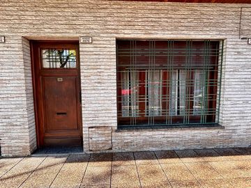 PH AL FRENTE CON JARDIN Y QUINCHO EN SAN MARTIN - APTO CREDITO