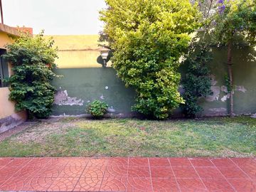PH AL FRENTE CON JARDIN Y QUINCHO EN SAN MARTIN - APTO CREDITO