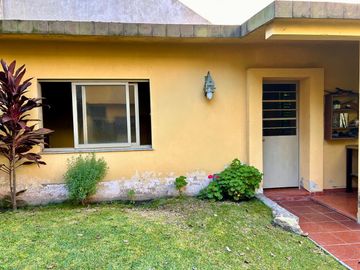 PH AL FRENTE CON JARDIN Y QUINCHO EN SAN MARTIN - APTO CREDITO