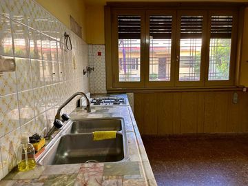 PH AL FRENTE CON JARDIN Y QUINCHO EN SAN MARTIN - APTO CREDITO