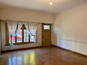 PH AL FRENTE CON JARDIN Y QUINCHO EN SAN MARTIN - APTO CREDITO