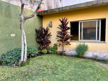 PH AL FRENTE CON JARDIN Y QUINCHO EN SAN MARTIN - APTO CREDITO