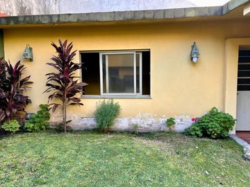 PH AL FRENTE CON JARDIN Y QUINCHO EN SAN MARTIN - APTO CREDITO