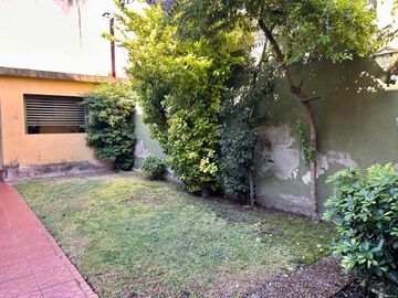 PH AL FRENTE CON JARDIN Y QUINCHO EN SAN MARTIN - APTO CREDITO