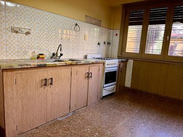 PH AL FRENTE CON JARDIN Y QUINCHO EN SAN MARTIN - APTO CREDITO