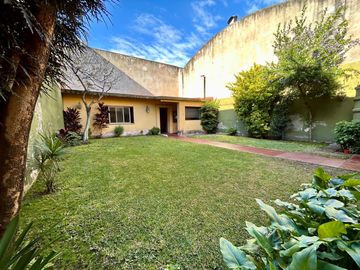 PH AL FRENTE CON JARDIN Y QUINCHO EN SAN MARTIN - APTO CREDITO