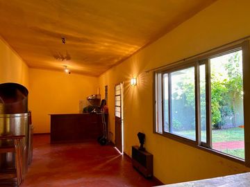 PH AL FRENTE CON JARDIN Y QUINCHO EN SAN MARTIN - APTO CREDITO