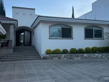 CASA AMUEBLADA EN BALCONES DEL CAMPESTRE