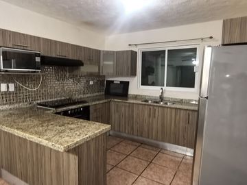 SE VENDE CASA EN VILLA FLORENCIA, CARMEN, CAMPECHE
