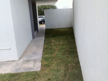 Se Vende Casa en Juriquilla, 3 Recamaras, Jardín, 2.5 Baños, Roof Garden, LUJO!